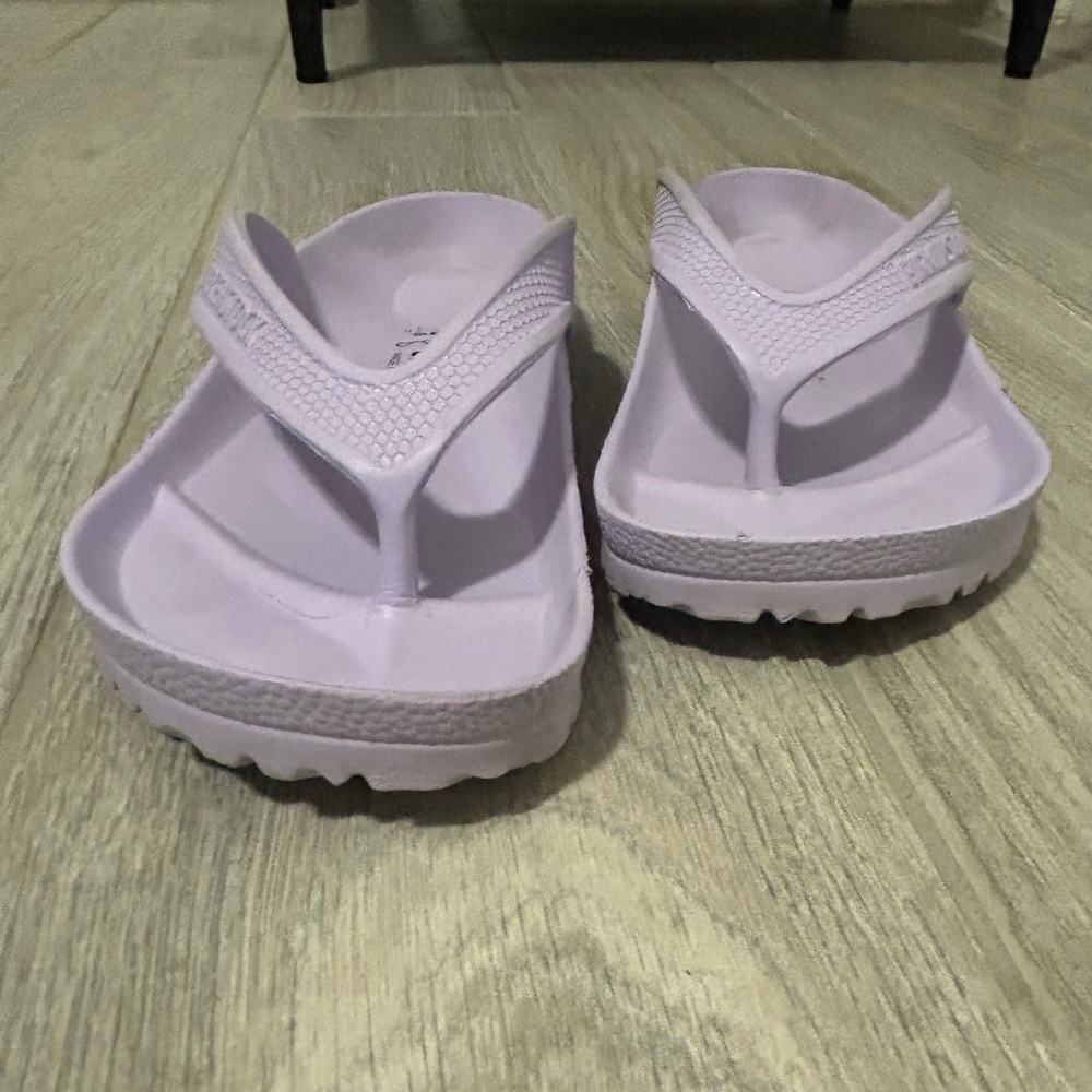 Women's Birkenstock Lavender Vinyl Flip Flops - 6